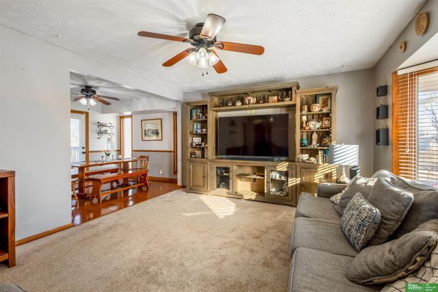 9418 Taylor Street, Omaha, NE 68134