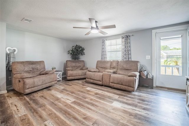 729 E LAKE AVENUE, Eagle Lake, FL 33839