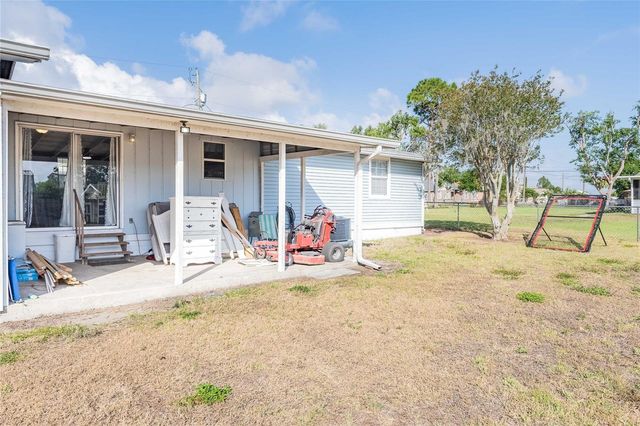 729 E LAKE AVENUE, Eagle Lake, FL 33839