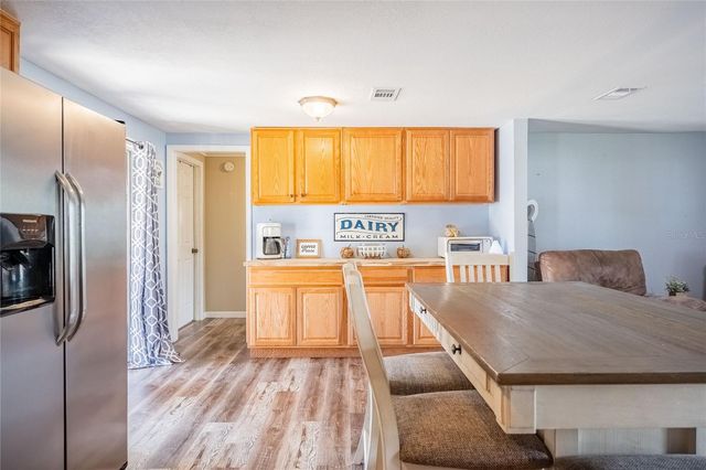 729 E LAKE AVENUE, Eagle Lake, FL 33839