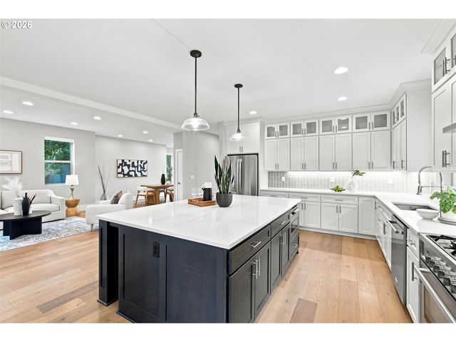 1201 ROSEMONT Rd, West Linn, OR 97068