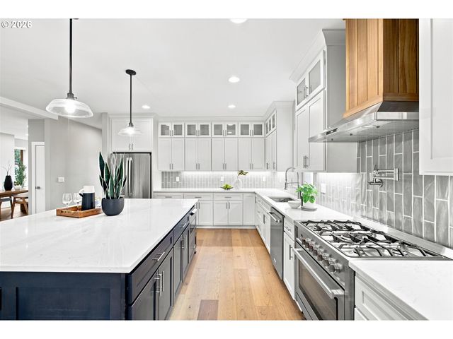 1201 ROSEMONT Rd, West Linn, OR 97068