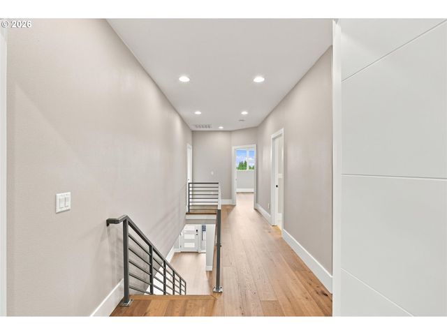 1201 ROSEMONT Rd, West Linn, OR 97068