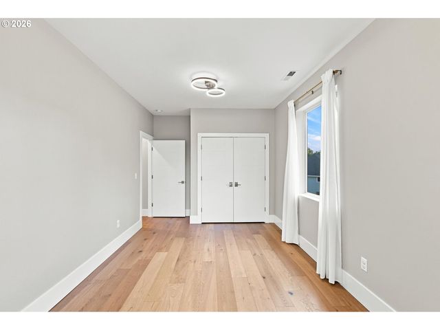 1201 ROSEMONT Rd, West Linn, OR 97068