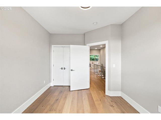 1201 ROSEMONT Rd, West Linn, OR 97068