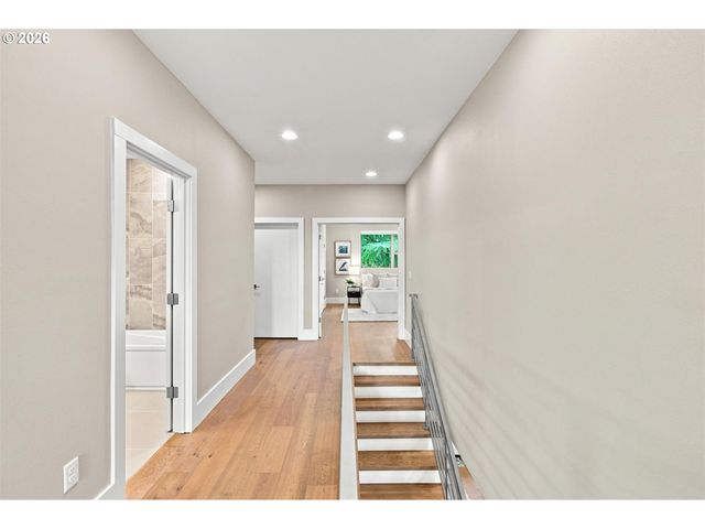 1201 ROSEMONT Rd, West Linn, OR 97068