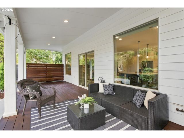 1201 ROSEMONT Rd, West Linn, OR 97068