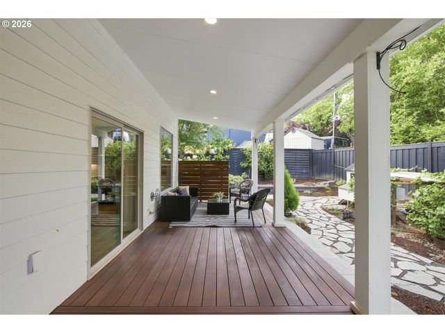 1201 ROSEMONT Rd, West Linn, OR 97068