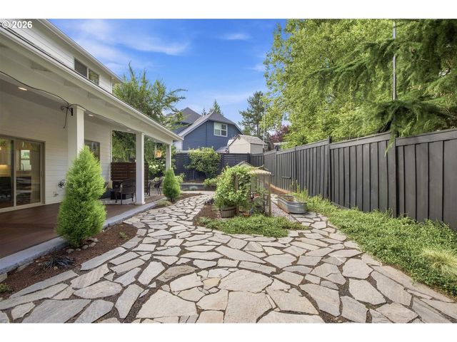 1201 ROSEMONT Rd, West Linn, OR 97068