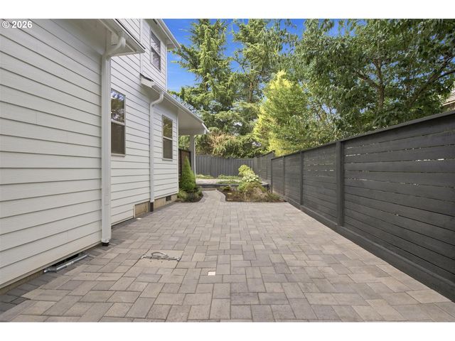 1201 ROSEMONT Rd, West Linn, OR 97068