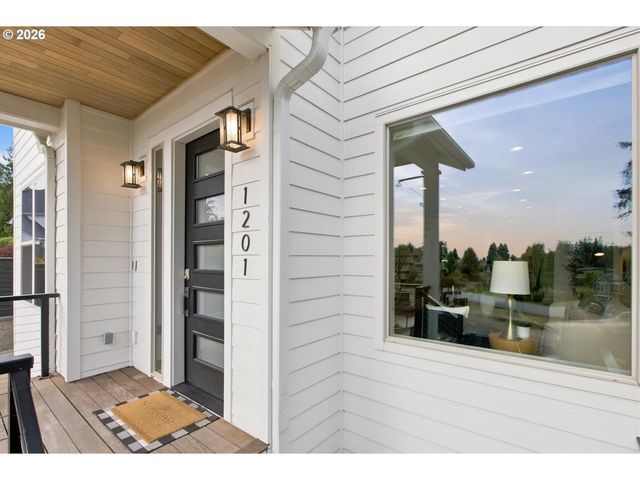 1201 ROSEMONT Rd, West Linn, OR 97068