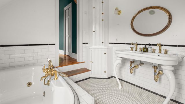 4 Highland Avenue, Stowe, VT 05672