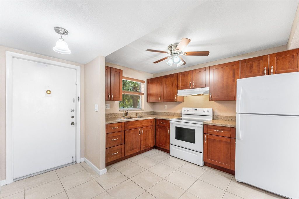 2720 N Pine Island Road 212, Sunrise, FL 33322