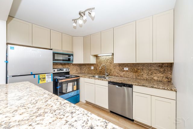 454 E SPRUCE Drive 2B, Palatine, IL 60074