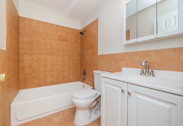 454 E SPRUCE Drive 2B, Palatine, IL 60074
