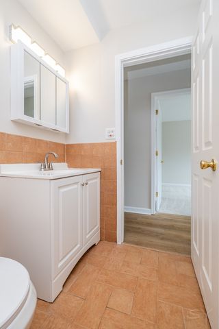 454 E SPRUCE Drive 2B, Palatine, IL 60074