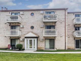 454 E SPRUCE Drive 2B, Palatine, IL 60074