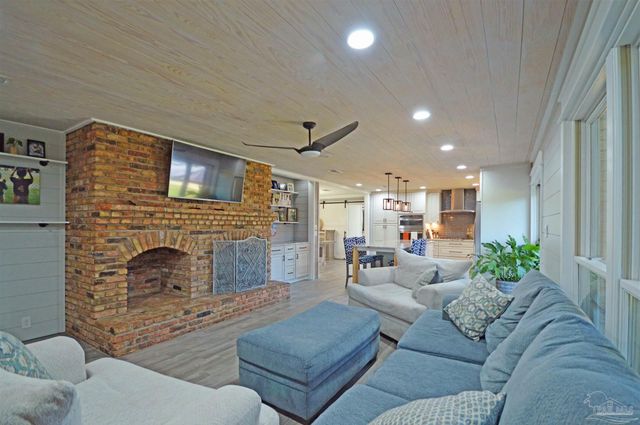 3430 Connell Dr, Pensacola, FL 32503