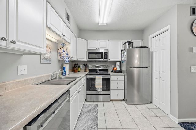 416 Cambridge Cir Apt H5, Murrells Inlet, SC 29576