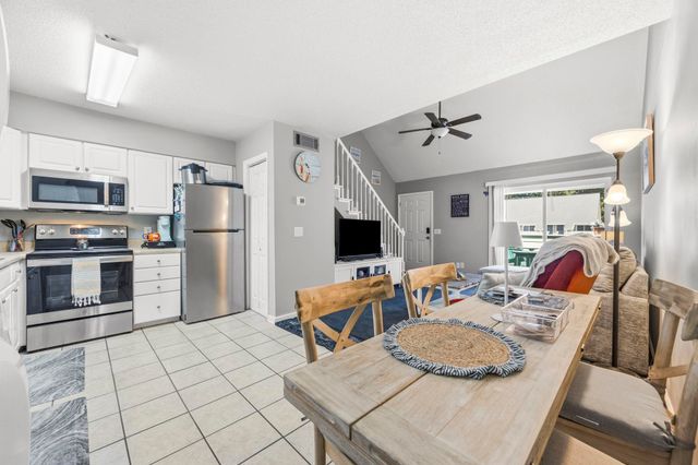 416 Cambridge Cir Apt H5, Murrells Inlet, SC 29576