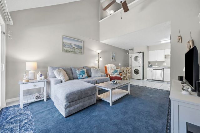 416 Cambridge Cir Apt H5, Murrells Inlet, SC 29576