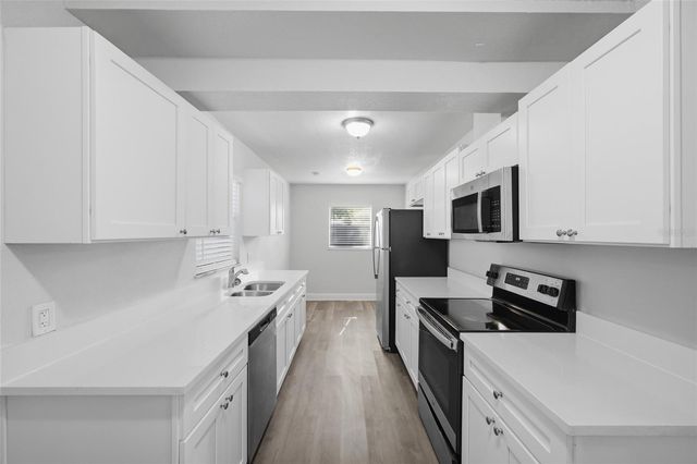7102 DELLWOOD DRIVE, Tampa, FL 33619