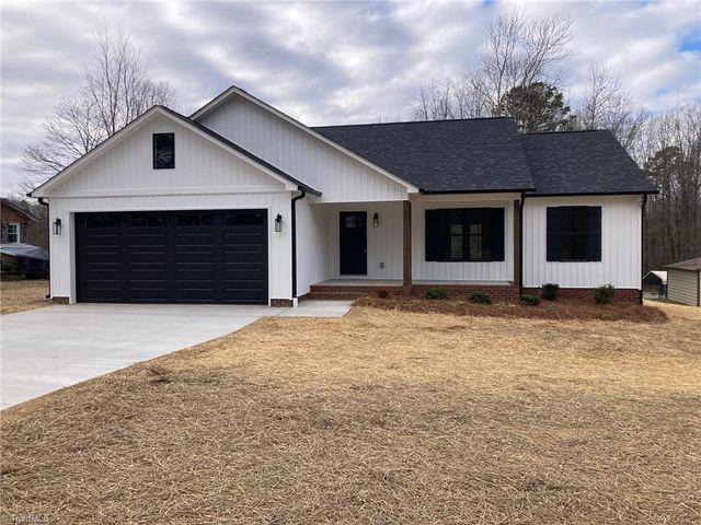 32 Ranchor Drive, Thomasville, NC 27360