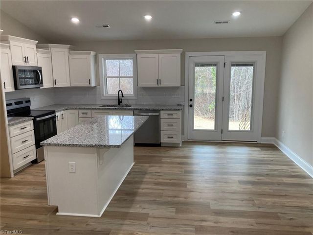 32 Ranchor Drive, Thomasville, NC 27360