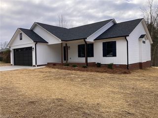 32 Ranchor Drive, Thomasville, NC 27360