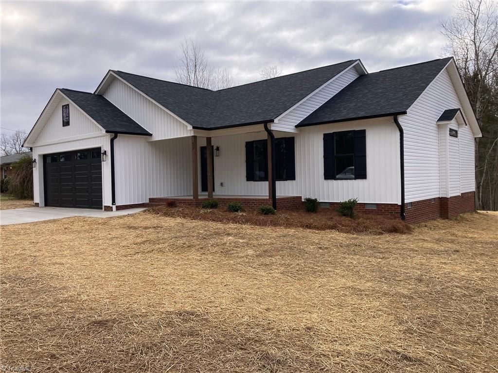 32 Ranchor Drive, Thomasville, NC 27360