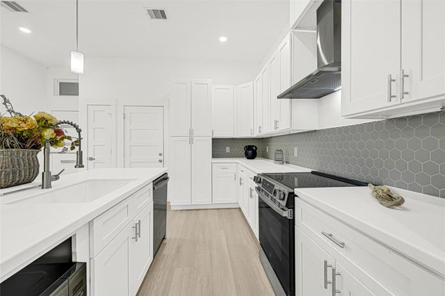 3330 Francis Street, Houston, TX 77004
