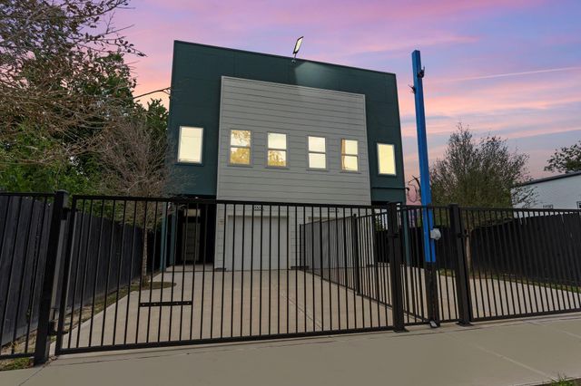 3330 Francis Street, Houston, TX 77004
