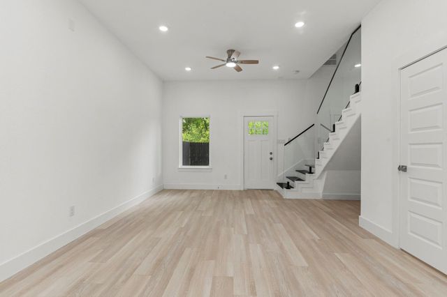 3330 Francis Street, Houston, TX 77004