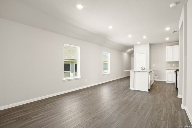 8535 Catnip Pass, Elmendorf, TX 78112