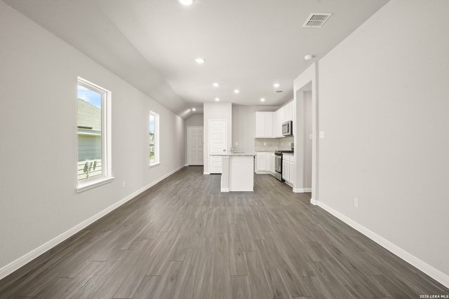 8535 Catnip Pass, Elmendorf, TX 78112