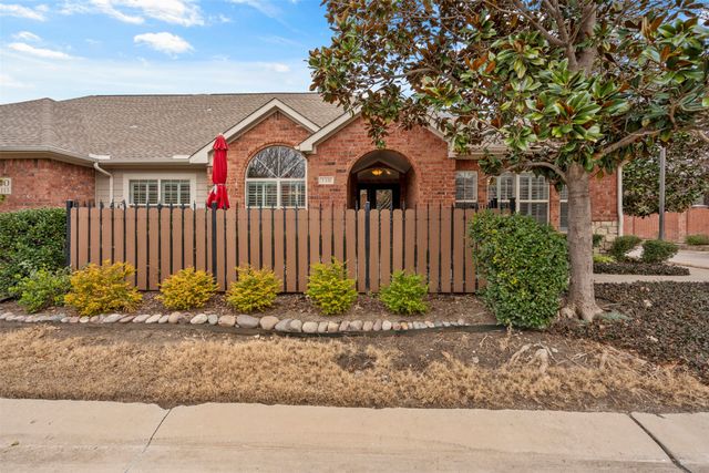 3100 Camellia Rose Drive 110, Fort Worth, TX 76116