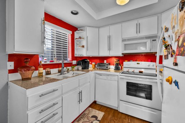 2700 Lawrence Crossley Road 63, Palm Springs, CA 92264