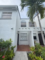 9755 NW 48th Ter 321, Doral, FL 33178