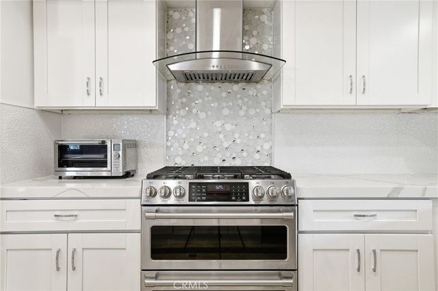 7505 Bobbyboyar Avenue, West Hills, CA 91304