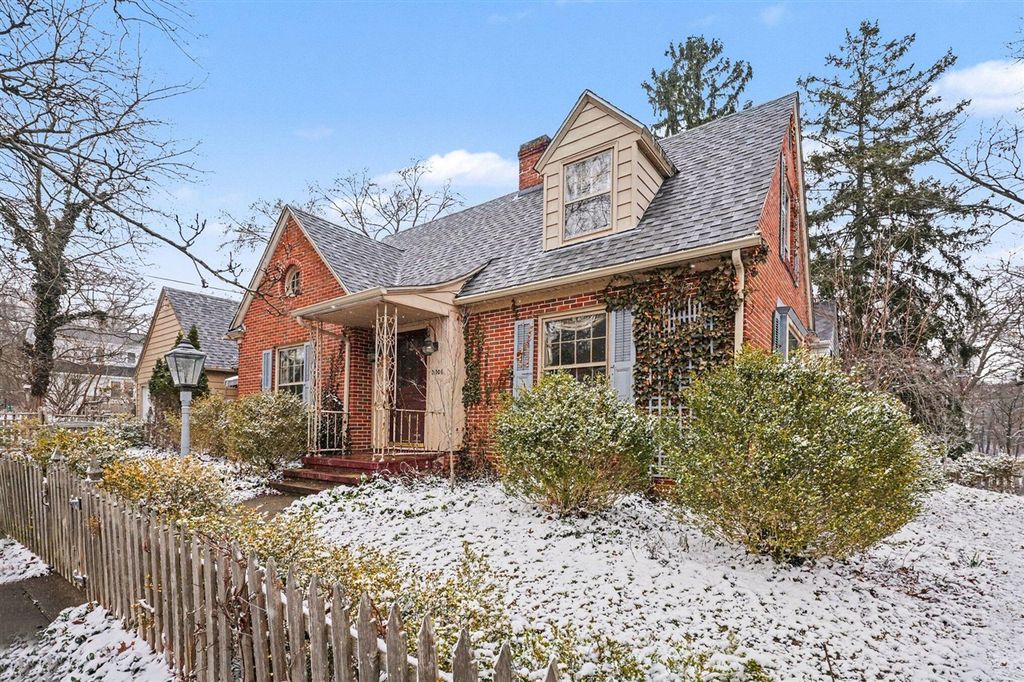 2006 Centerridge Road, Kalamazoo, MI 49008