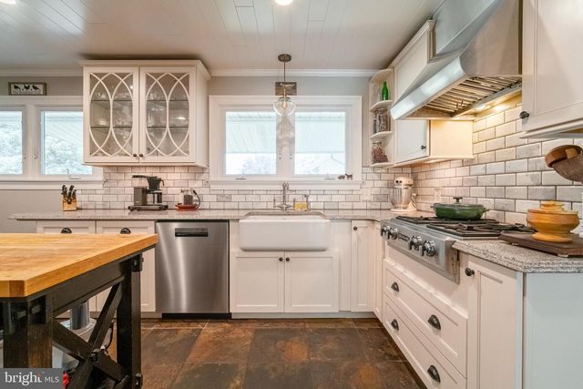 49 WILLOW CREEK RD, Wrightsville, PA 17368
