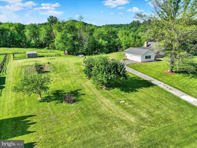49 WILLOW CREEK RD, Wrightsville, PA 17368