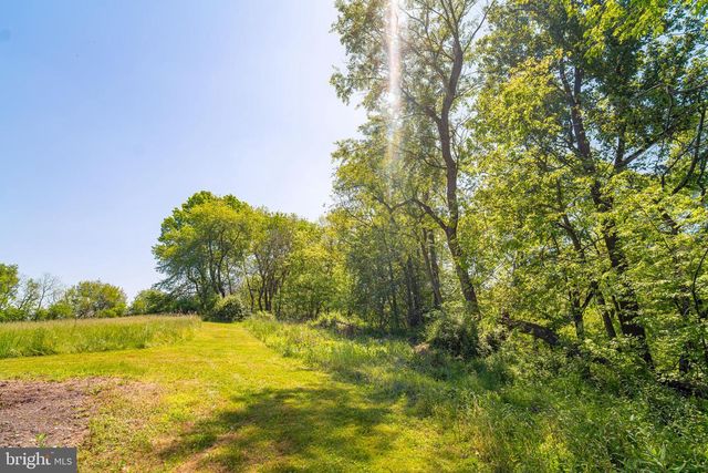 49 WILLOW CREEK RD, Wrightsville, PA 17368