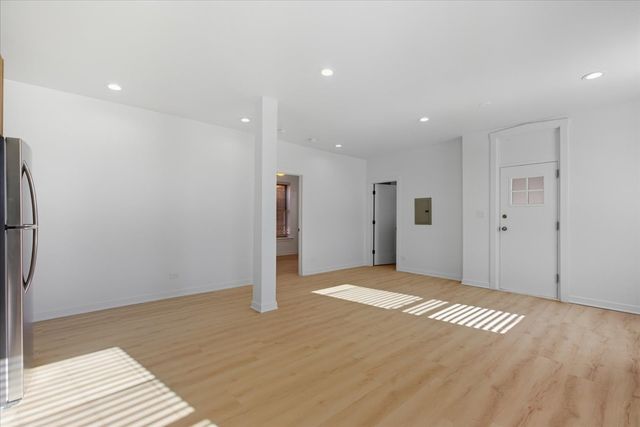 6969 N Bell Avenue 2, Chicago, IL 60645