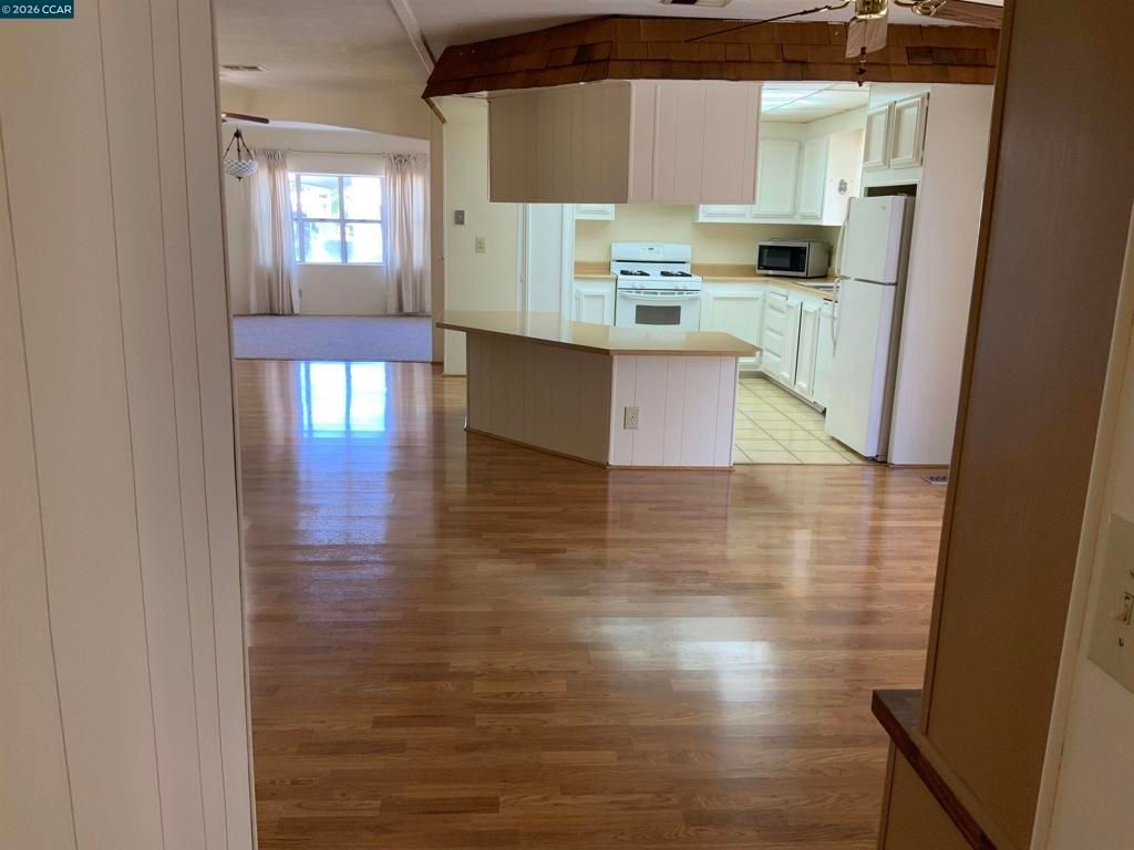Image 15 of property listing at 268 268 Coral Dr., Pittsburg, CA 94565