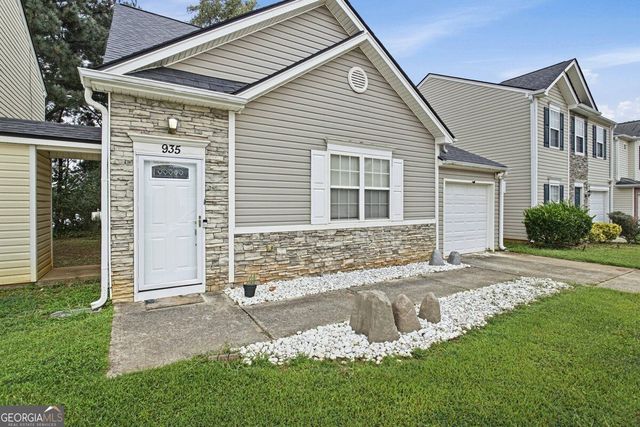 935 Lakeside Circle, Covington, GA 30016