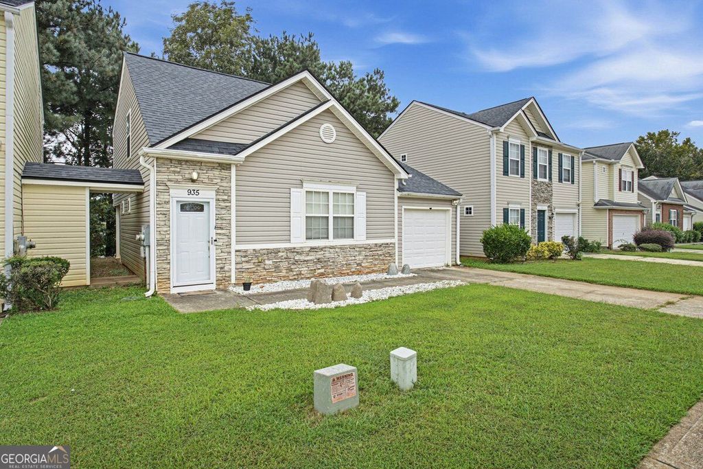 935 Lakeside Circle, Covington, GA 30016 — photo 2