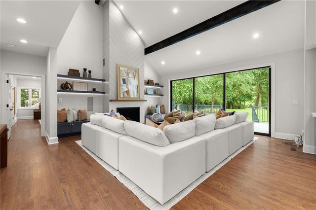 4562 Columns Drive, Marietta, GA 30067