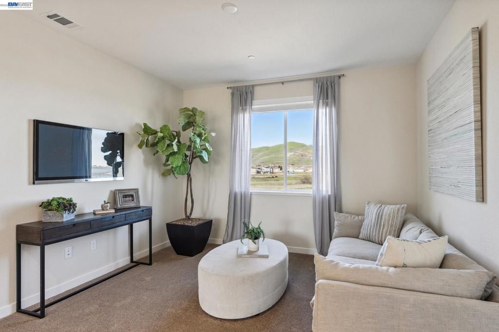 Image 12 of property listing at 2417 Golden Way, Fairfield, CA 94533