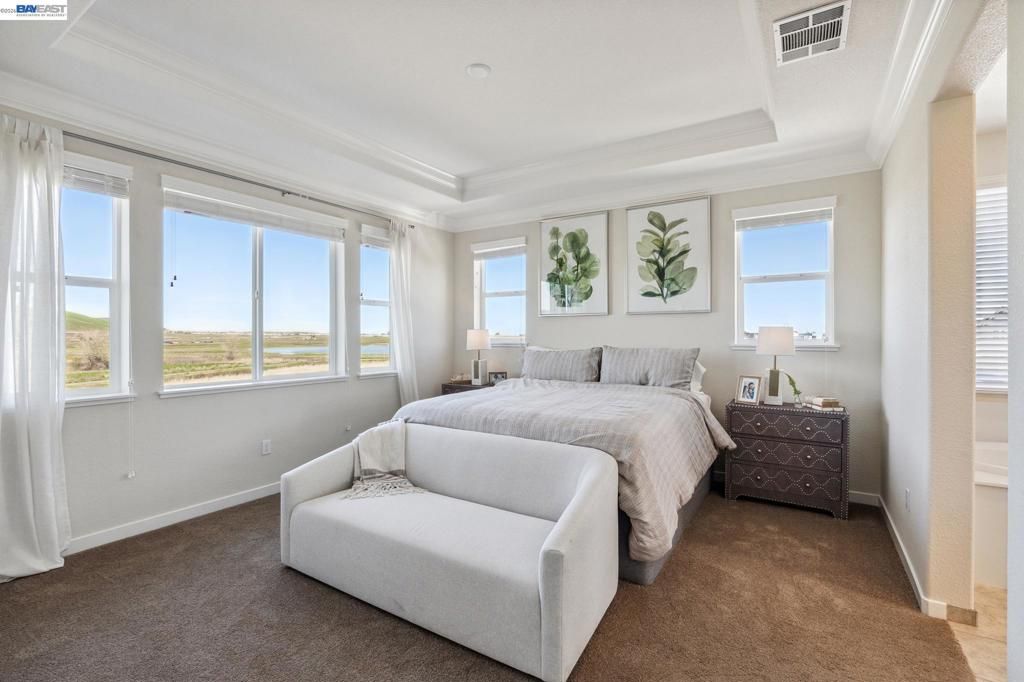 Image 13 of property listing at 2417 Golden Way, Fairfield, CA 94533